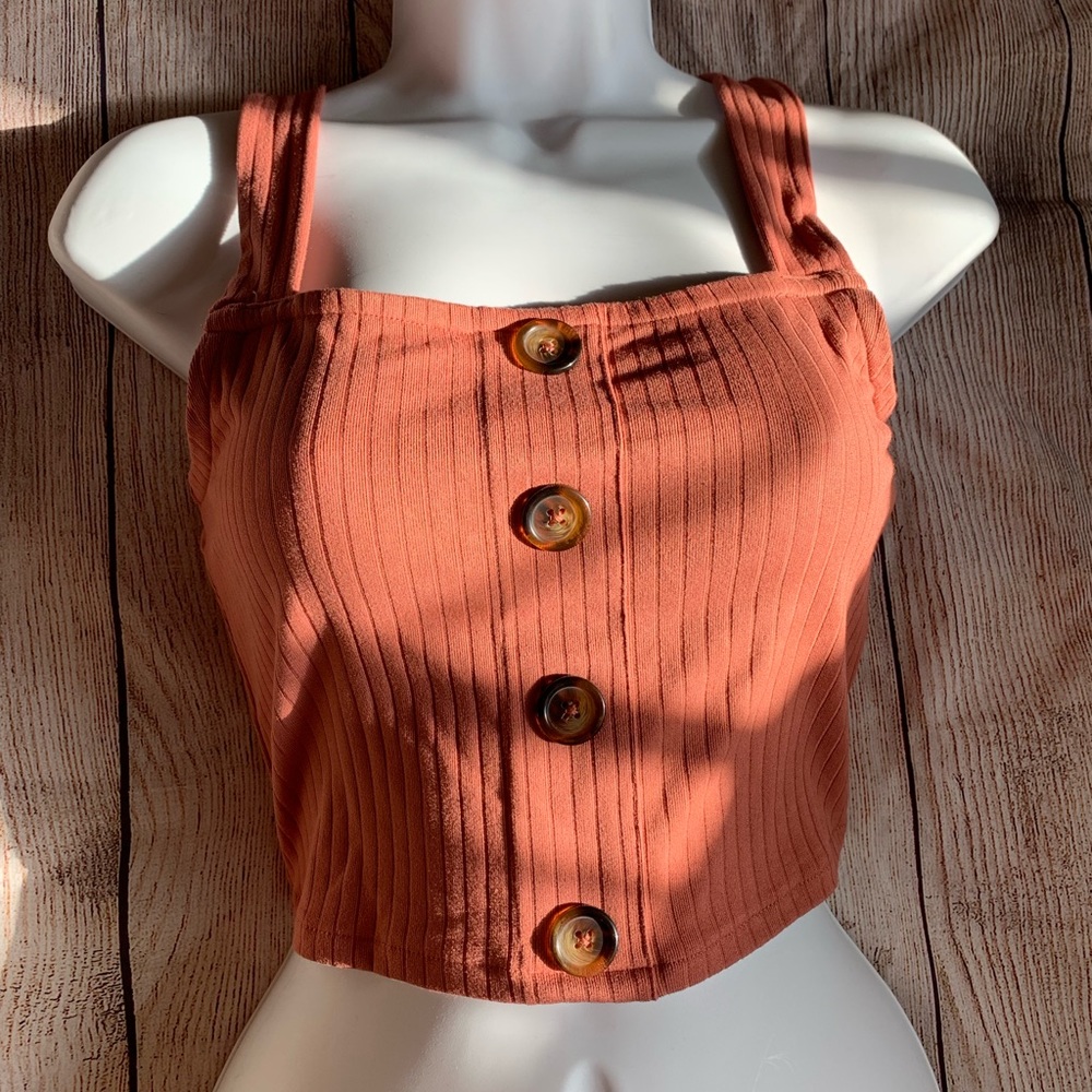 BUTTON CROP TOPS